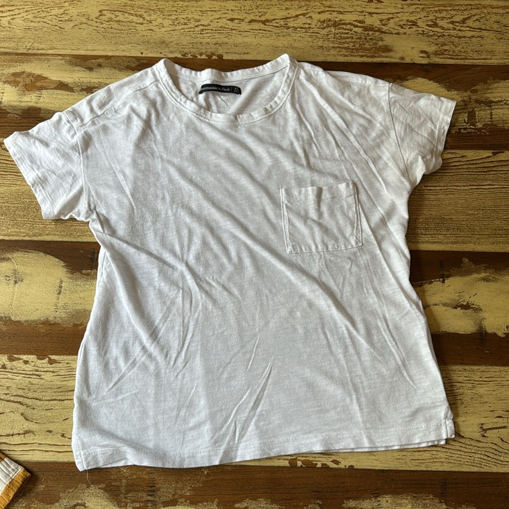 Abercrombie & Fitch and American Eagle Women’s XS Shirts Lot of 4 - Picture 9 of 11